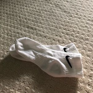 White nike ankle socks